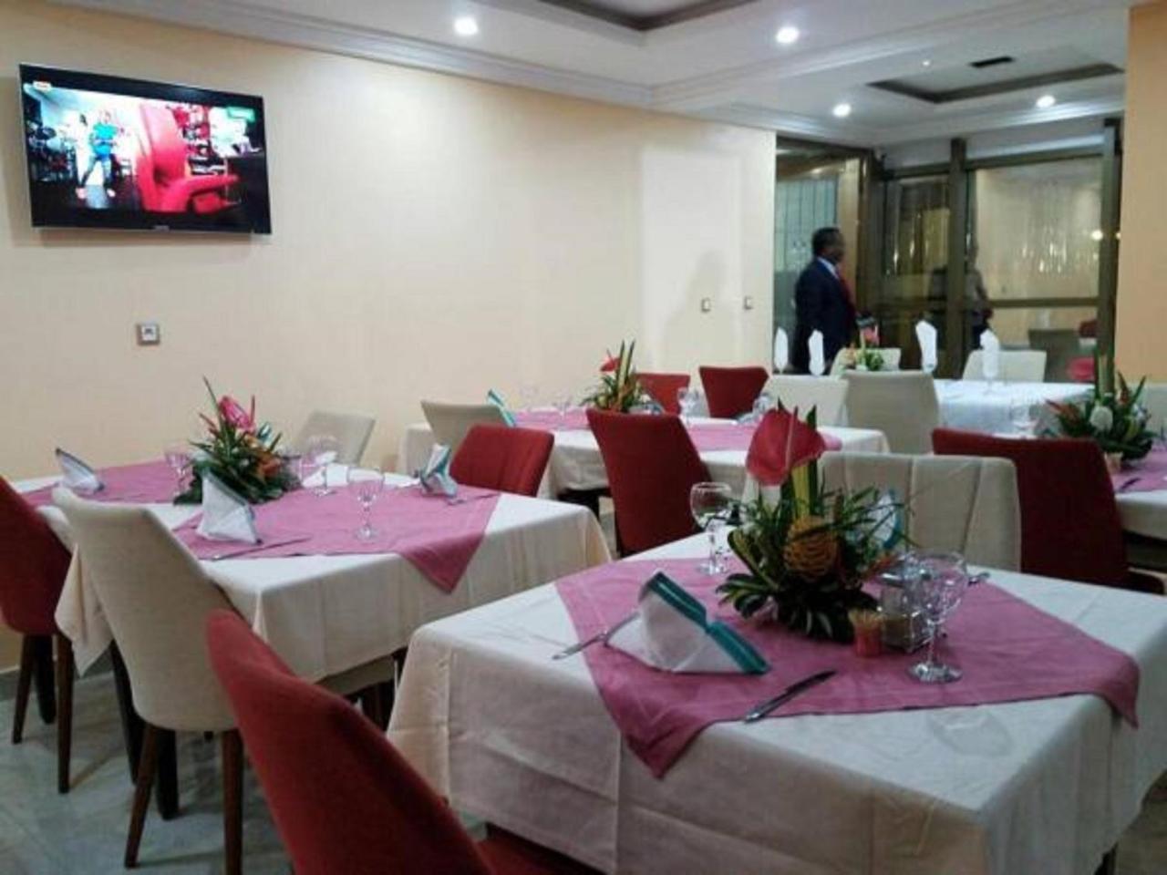 Mbayaville Hotel Douala Dış mekan fotoğraf